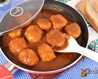 Тефтели из смешанного фарша в томатно-апельсиновом соусе