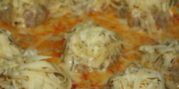 тефтели под сметанным соусом в духовке