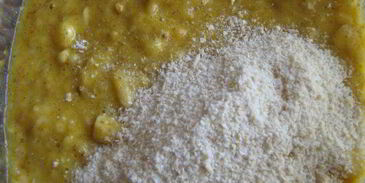 тефтели с бананами, кешью и карри с манговым соусом