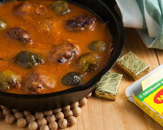 Тефтели с брюссельской капустой в нежном соусе