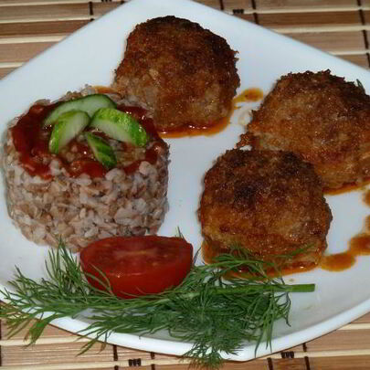 Тефтели с гарниром из гречки