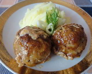 Тефтели с томатно-сметанным соусом