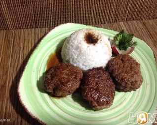 Тефтели с яблоком в медовой глазури с рисом