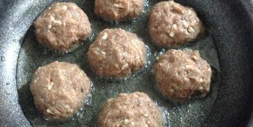 тефтели с яблоком в медовой глазури с рисом