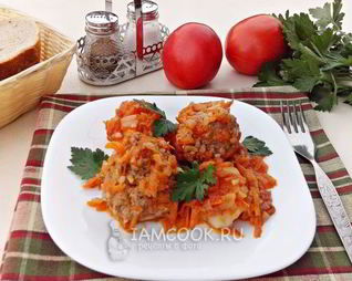 Тефтели в томатно-овощном соусе