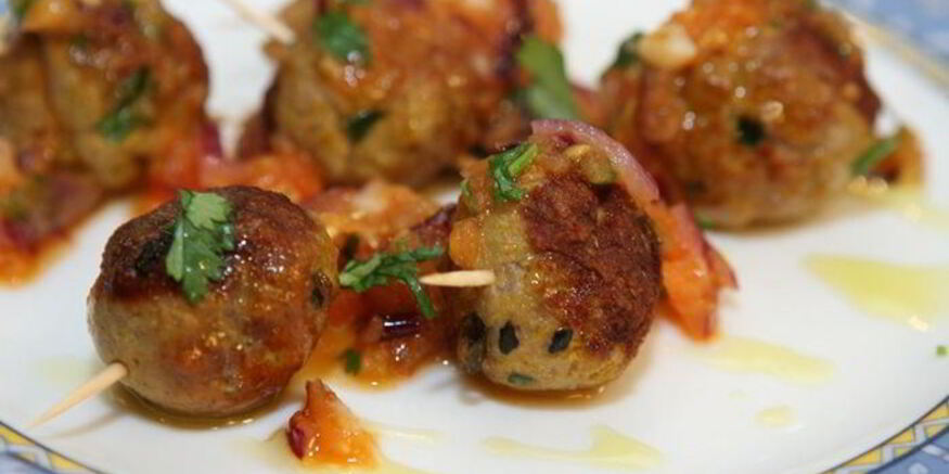 Рецепт телячьих тефтелек с соусом из помидоров