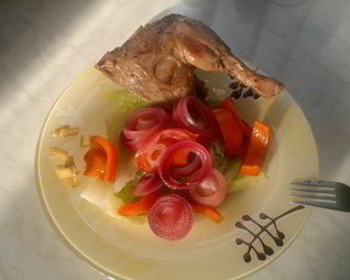 Утка с барбарисом и гарнир из савойской капусты со сладким перцем и луком