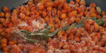 ленивые вареники с облепиховым соусом