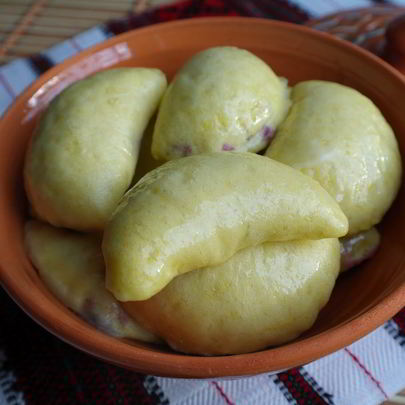 Творожное тесто для вареников с вишней