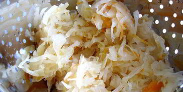 вареники с капустой, грибами и шкварками