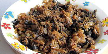 вареники с капустой, грибами и шкварками