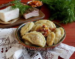 Вареники с квашеной капустой и салом