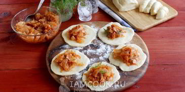 вареники с квашеной капустой и салом