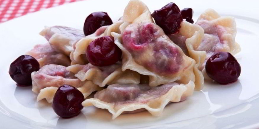 Рецепт вареников с вишней на кефире