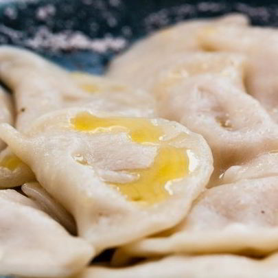 Вареники с яблоком и корицей