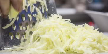 вареники с яблоком и корицей