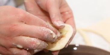 вареники с яблоком и корицей