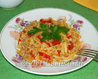 Яичная лапша с мясом и овощами