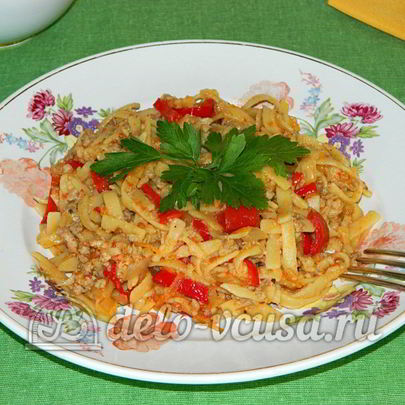 Яичная лапша с мясом и овощами