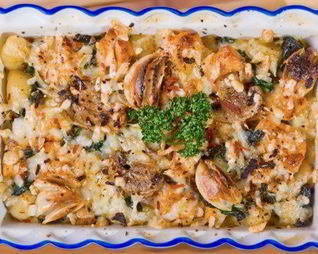 Запеченые ньокки с копченым окороком и цукини под сырным соусом