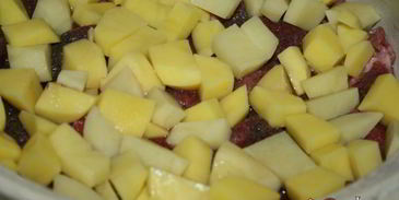 сытное жаркое с говядиной и фасолью