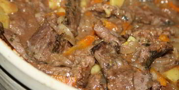 сытное жаркое с говядиной и фасолью