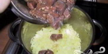 жаркое из говядины с чечевицей и красным вином