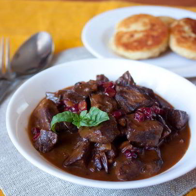 Жаркое из говядины с клюквой