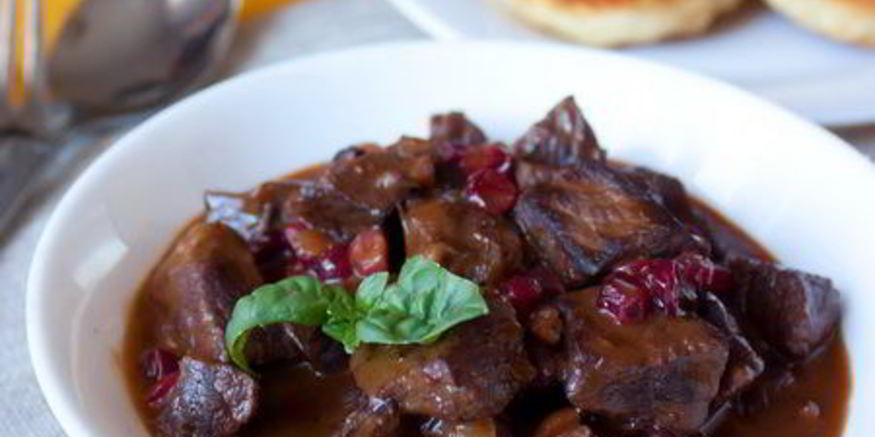 Рецепт жаркого из говядины с клюквой