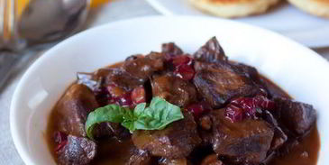 жаркое из говядины с клюквой