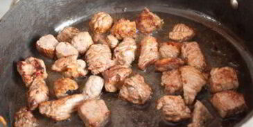 жаркое из говядины с сухофруктами и миндалем