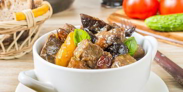 жаркое из говядины с сухофруктами и миндалем