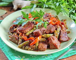 Жаркое из свинины и зеленой фасоли