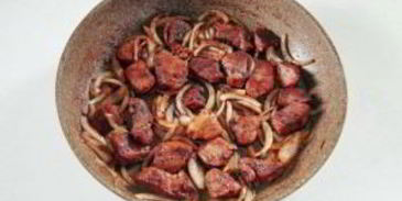 жаркое из свинины и зеленой фасоли