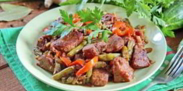 жаркое из свинины и зеленой фасоли