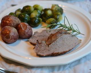Жаркое из свинины с чесноком и розмарином