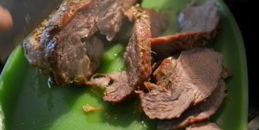 жаркое из свинины с чесноком и розмарином