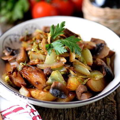 Жаркое из свинины с картофелем и горчичным соусом