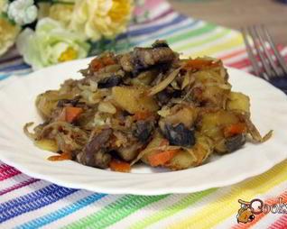 Жаркое из свинины с картофелем и сушеными грибами