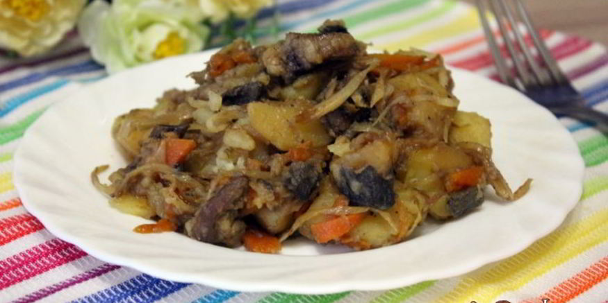 Рецепт жаркого из свинины с картофелем и сушеными грибами