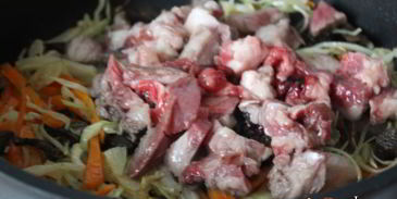 жаркое из свинины с картофелем и сушеными грибами