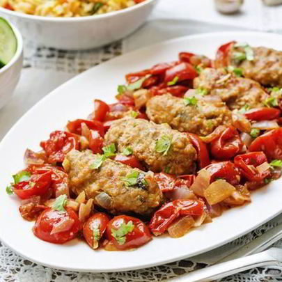 Жаркое из свинины с томатами, беконом и розмарином