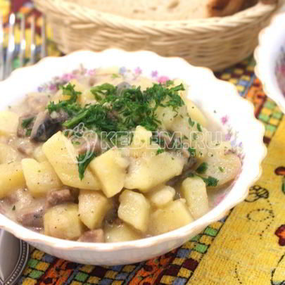 Жаркое с грибами и сметаной