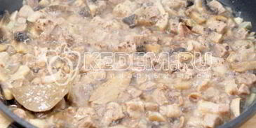 жаркое с грибами и сметаной