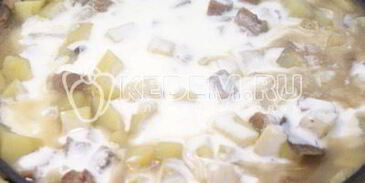 жаркое с грибами и сметаной