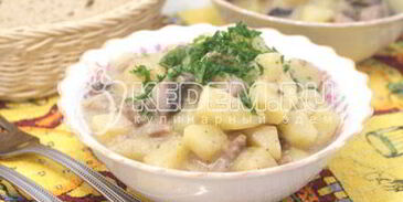 жаркое с грибами и сметаной