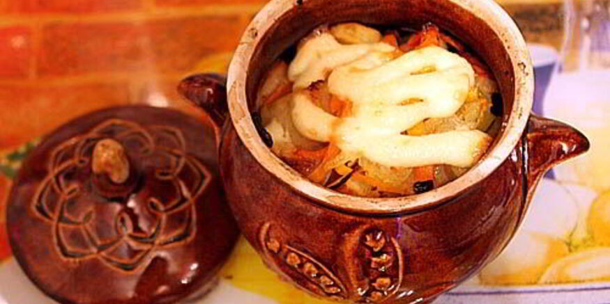 Рецепт жаркого с грибами в горшочках