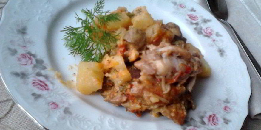 Рецепт жаркого с курицей и грибами в горшочке
