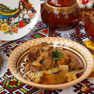 Рецепт Жаркого с мясом, картофелем и грибами в горшочках