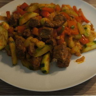 Жаркое с овощами и говядиной